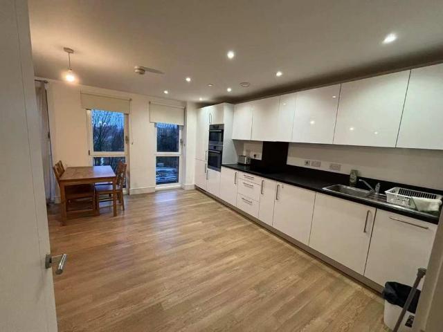 Ivy Point,5 Hannaford Walk, London, E3 3 bed flat to rent £3,450 pcm £796 pw
