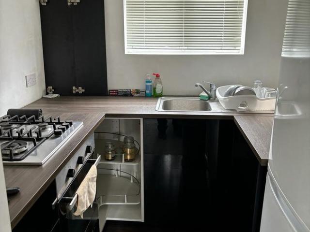 Ivy Road, Hounslow TW3, Studio to rent, £1,150 pcm | PrimeLocation