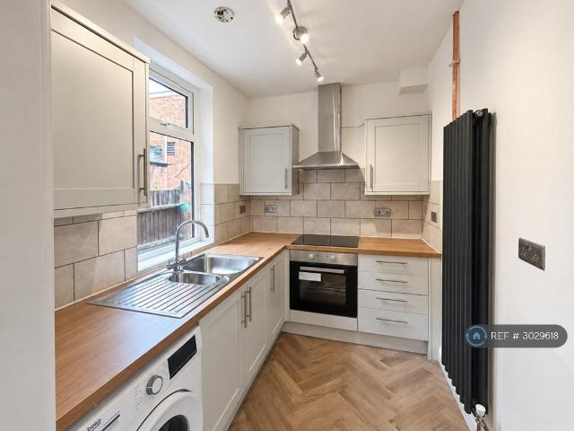 Ivy Road, Leicester, LE3 3 bed terraced house to rent £1,175 pcm £271 pw