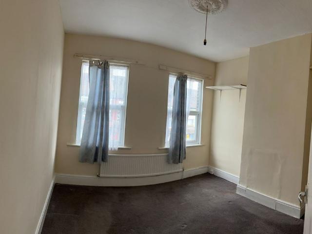 Ivy Road, Luton, Bedfordshire LU1, 3 bed terraced house to rent, £1,500 pcm | PrimeLocation