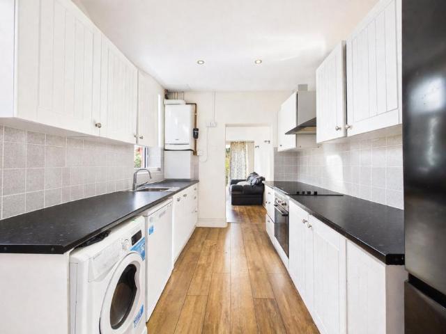 Ivy Road, Northampton NN1 5 bed house share to rent £2,500 pcm £577 pw