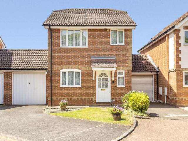 Ivybridge Close, Uxbridge UB8, 3 bed detached house to rent, £2,500 pcm | PrimeLocation