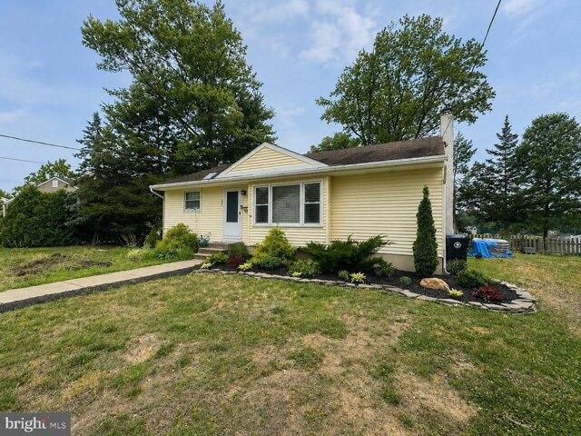 Ivystone Ln, Cinnaminson, Home For Sale