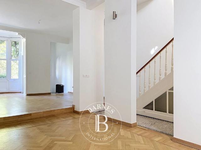 Ixelles, Maison 4 Chambres 276 m² en location