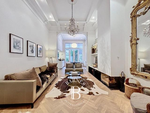 Ixelles, Maison 4 Chambres 377 m² en location