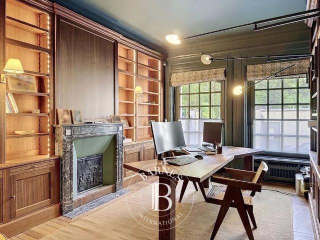 Ixelles, Maison 5 Chambres 604 m² en location