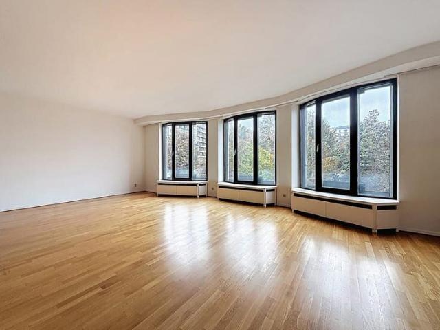 IXELLES /JARDIN DU ROI 3 BEDROOM APARTMENT 2 GARAGES