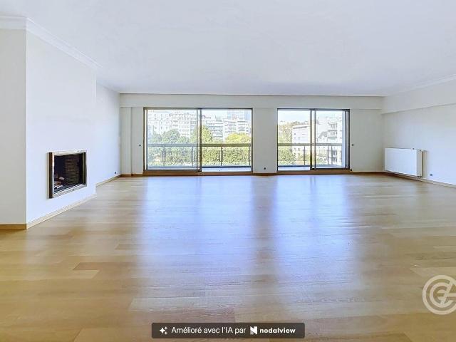 Ixelles Ponds: Exceptional 3 bedroom apartment