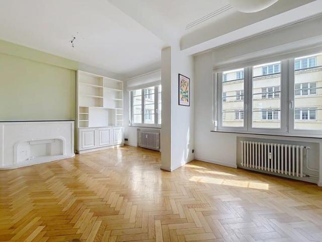 Ixelles: Superb 2 bedroom Art Deco apartment