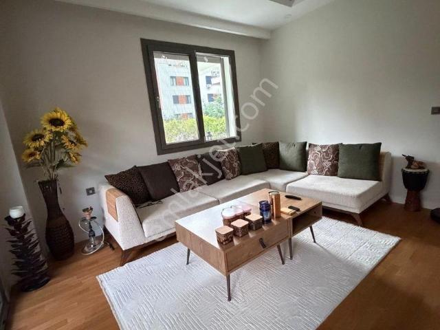 Çizme Gayrimenkul'den Yeşilköy Sahile Yakın Kiralık Bahçe Katı