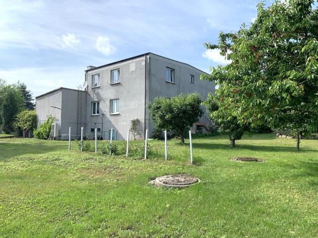 Dom wielofunkcyjny 256 m² z ogrodem i garażem