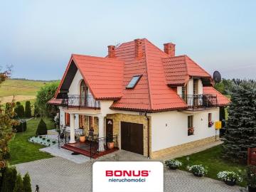 Przestronny dom z tarasem, ogród i pełne wyposażenie