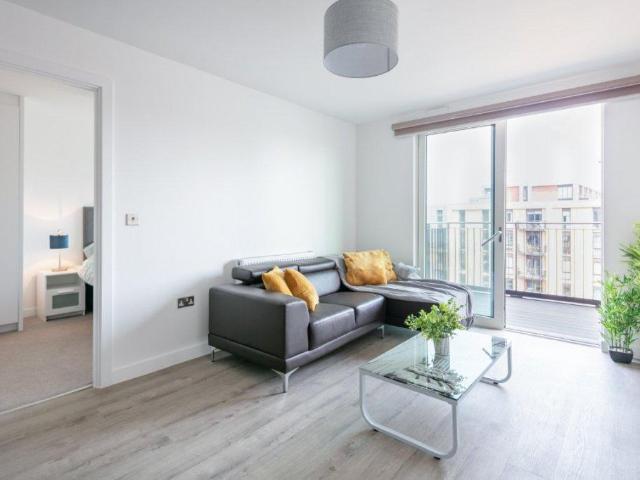 J2 Bellows, 12 Lockside Lane, Salford, M5 4YN, United Kingdom | 2 bed apartment for rent #140801091 | Rentberry