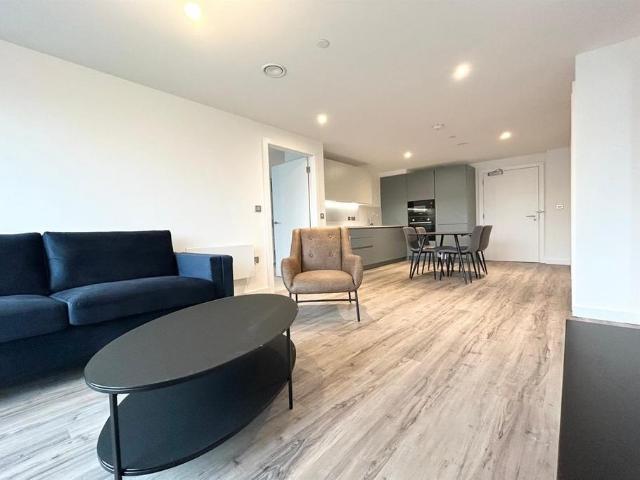 J2 Bellows, 12 Lockside Lane, Salford, M5 4YN, United Kingdom | 2 bed apartment for rent #140801628 | Rentberry