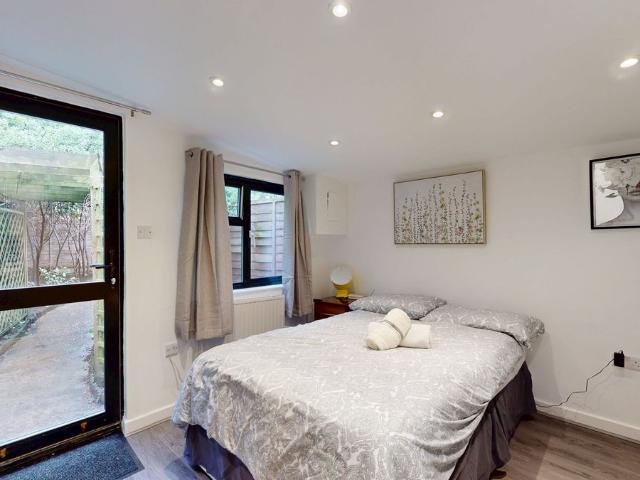 James Avenue, London NW2, Studio to rent, £1,350 pcm | PrimeLocation