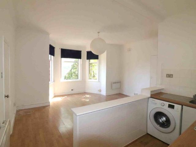 James Court, Church Road 1 bed flat to rent £1,525 pcm £352 pw