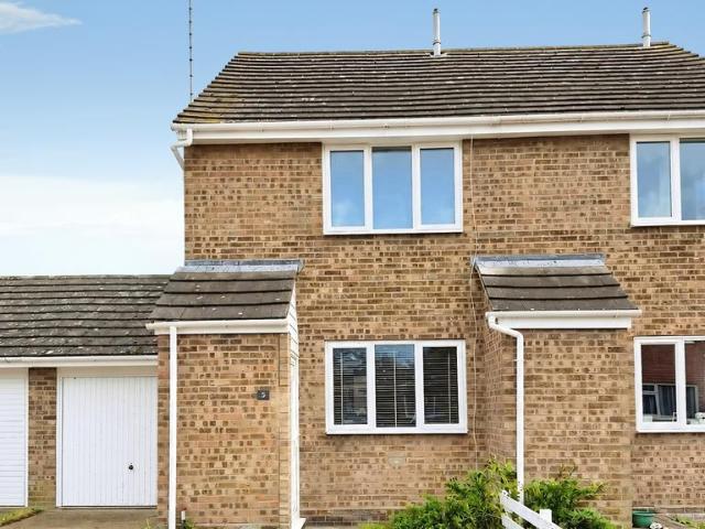 James Close, Wivenhoe 2 bed house to rent £1,150 pcm £265 pw