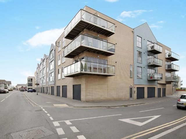 James House, Waterside Marina, Colchester, Essex CO7, 2 bed flat to rent, £1,275 pcm | PrimeLocation