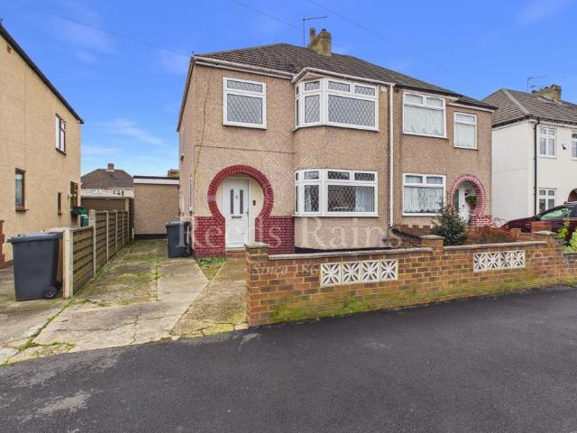 James Road, Kent DA1 3 bed semi detached house to rent £2,000 pcm £462 pw