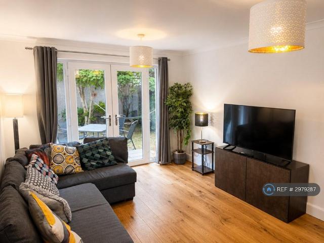 James Square, Edinburgh, EH11 2 bed flat to rent £1,695 pcm £391 pw