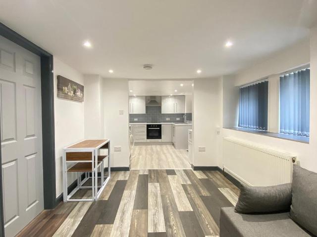 James Street, Blackburn. Lancs. BB1 6BE 2 bed apartment to rent £775 pcm £179 pw