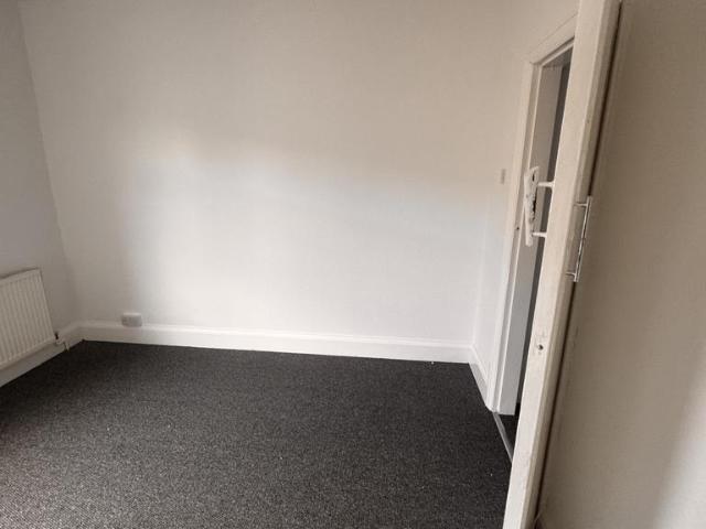 James Street, Grimsby DN31 3 bed terraced house to rent £725 pcm £167 pw
