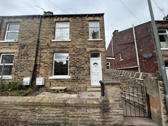 James Street, Liversedge, West. 2 bed terraced house to rent £750 pcm £173 pw