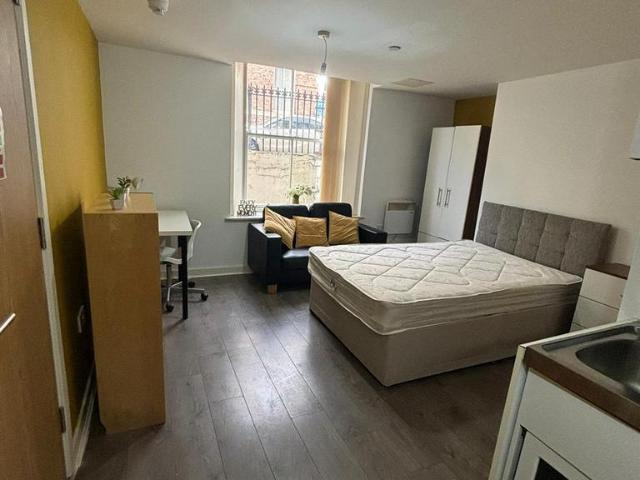 Jameson House, Sunderland, 15 17 John. Studio to rent £525 pcm £121 pw