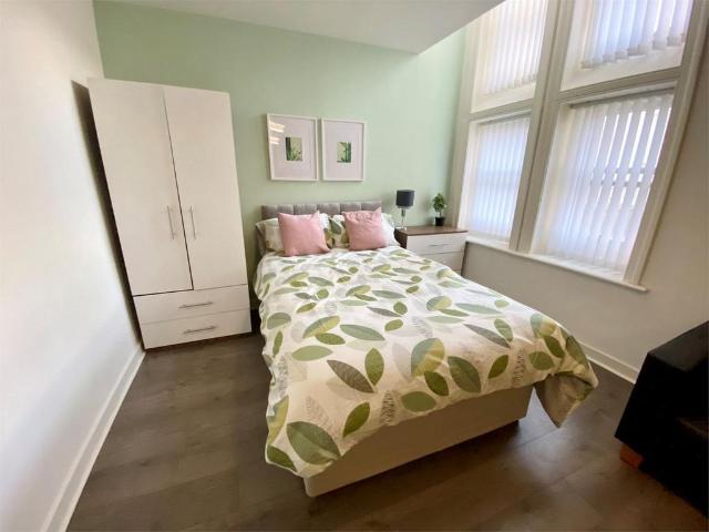 Jameson House, 15 17 John Street. Studio to rent £550 pcm £127 pw