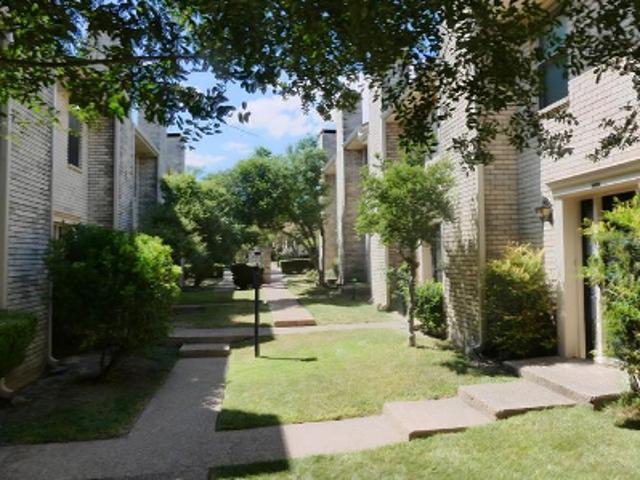 Jamestown Dr Apt 204