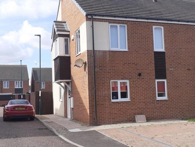 Jamison Avenue, Redcar TS10 3 bed semi detached house to rent £850 pcm £196 pw