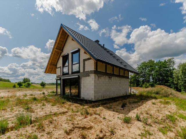 Nowoczesny dom w stanie surowym z dużą działką, 136 m²