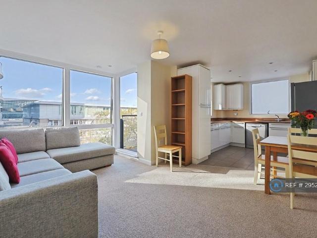 Jantzen House, Brentford, TW8 2 bed flat to rent £2,250 pcm £519 pw