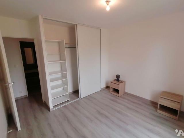 JANZE rue des Primevères, appartement de type 4 de 80,23 m² habitables au premier étage, Cons.