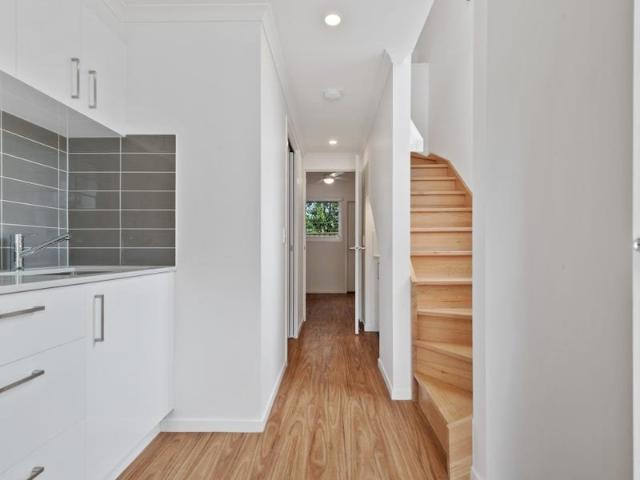 'JACARANDA' Modern Townhouse In The Heart Of Bangalow