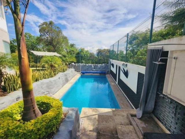 JACARANDAS RESIDENCIA DE DOS NIVELES CON ACABADOS DE ALTA CALIDAD, ALBERCA, JACUZZI Y AMPLIO JARDÍN