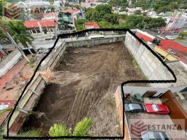 Jacarandas Terreno Comercial CLAVE TR557