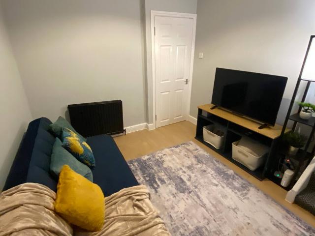 Jack Knife Barbers, 69 Holloway Road, London, N7 8JZ, United Kingdom | 3 bed apartment for rent #161281333 | Rentberry