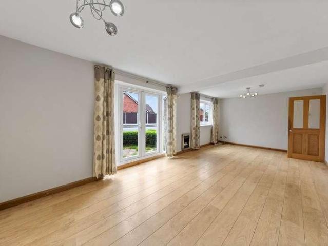 Jackson Avenue, Culcheth, WA3