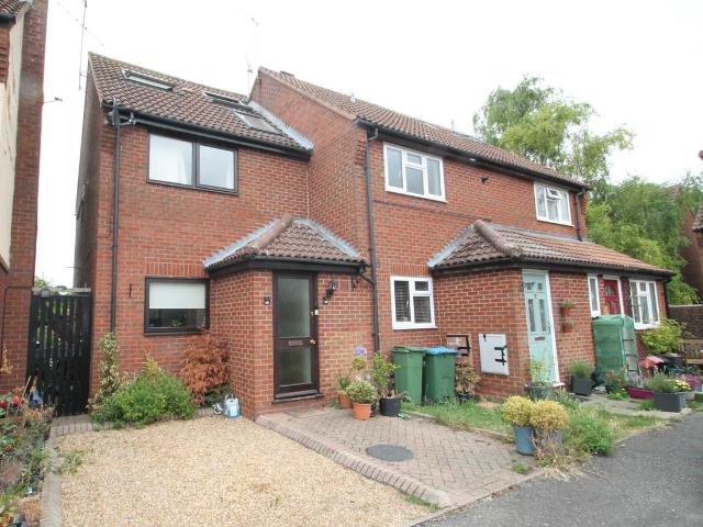 Jacksons Close, Edlesborough, Dunstable, Bedfordshire LU6, 3 bed end terrace house to rent, £1,450 pcm | PrimeLocation