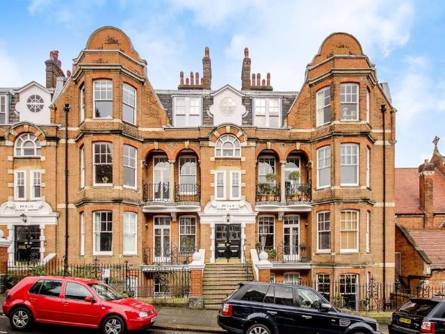 Jacksons Lane, Highgate, London, N6 3 bed flat to rent £4,500 pcm £1,038 pw