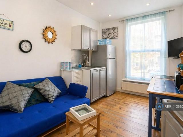 Jacksons Rd, London, N7 2 bed flat to rent £2,400 pcm £554 pw