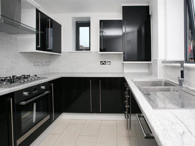 Jacob Mansions, Umberston Street. 3 bed apartment to rent £3,200 pcm £738 pw