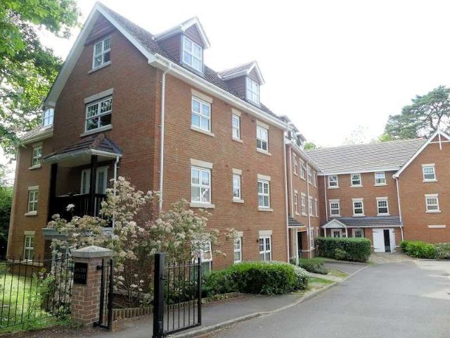Jacobs Court, Crawley RH10, 1 bed flat to rent, £1,250 pcm | PrimeLocation