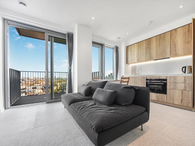 Jacquard Point, Tapestry Way, E1 Studio to rent £2,232 pcm £515 pw