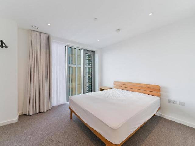 Jacquard Point, The Silk District, E1 1 bed apartment to rent £2,700 pcm £623 pw