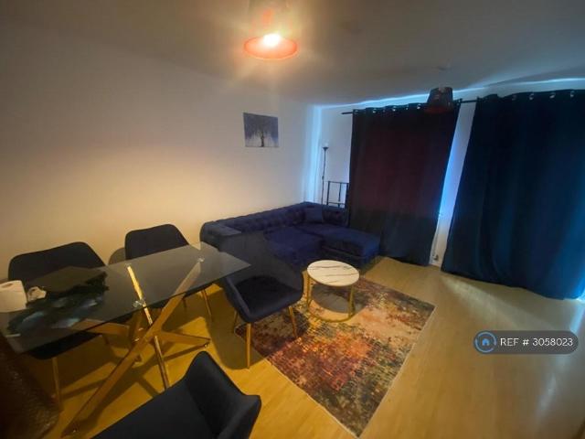 Jade Close, London, E16 2 bed terraced house to rent £1,850 pcm £427 pw