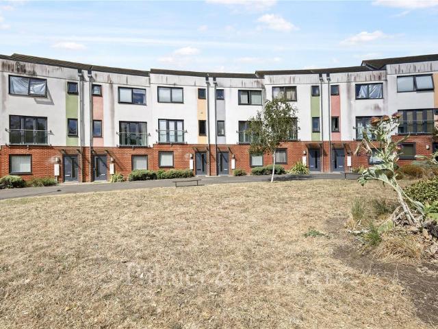 Jade Gardens, Colchester, Essex, CO4 3 bed terraced house to rent £1,700 pcm £392 pw