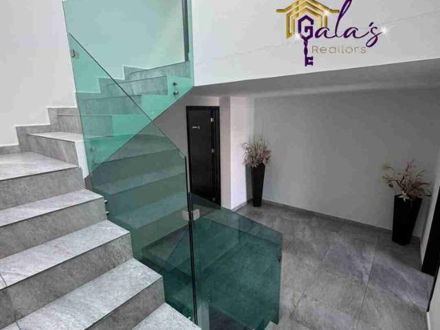 JADE RESIDENCIAL, AMPLIA Y EXCLUSIVA RESIDENCIA, 3 NIVELES