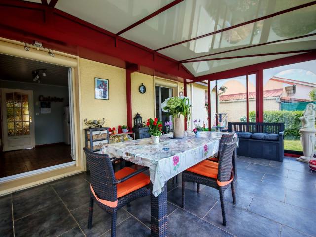 JAILLON Maison de plain pied sur 1100 m2 de terrain avec trois chambres, garage et véranda